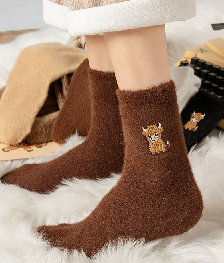 5 Pairs Fuzzy Highland Cow Embroidered Plush Socks