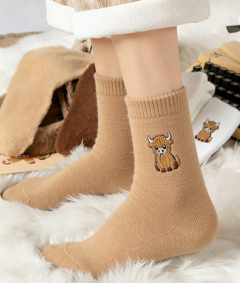 5 Pairs Fuzzy Highland Cow Embroidered Plush Socks