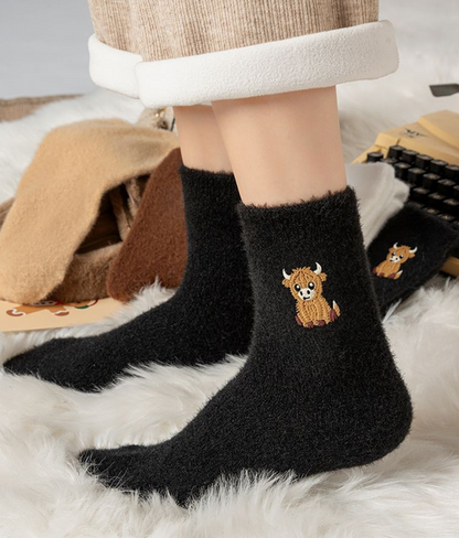 5 Pairs Fuzzy Highland Cow Embroidered Plush Socks